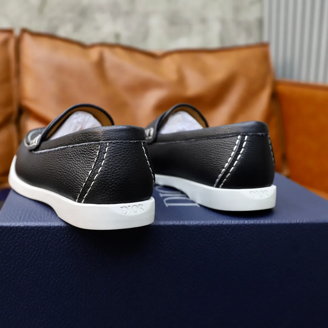 Ex-factory price: 540🙅‍♂️🙅‍♂️🙅‍♂️ Brand: Dior DIOR Standard code: Men's code 38/44 (45 can be customized) Grade: Same as the official website Material: Original cowhide stitching, cowhide lining, original TPU wear-resistant soft outsole Style categories: Leisure and sports version, footwear for driving, young fashion, European and American trends, British style Color: actual picture color